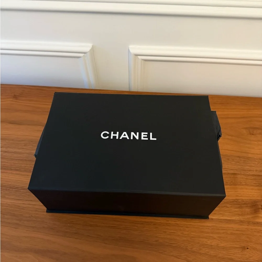 CHANEL classic medium